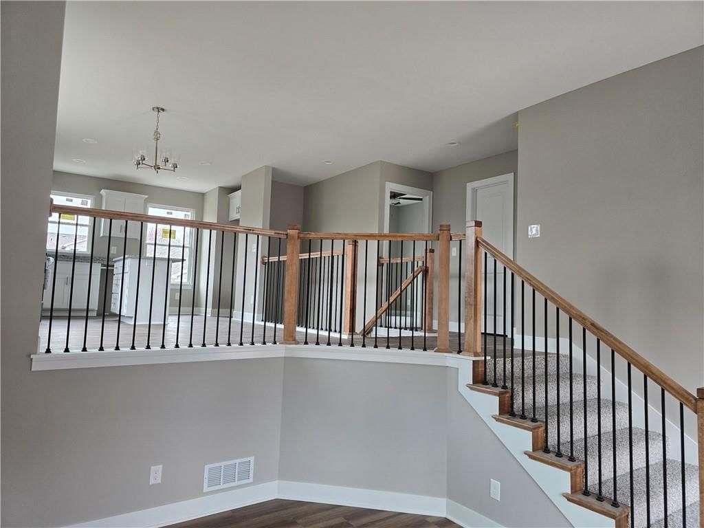 515 W Smith Street — photo 7