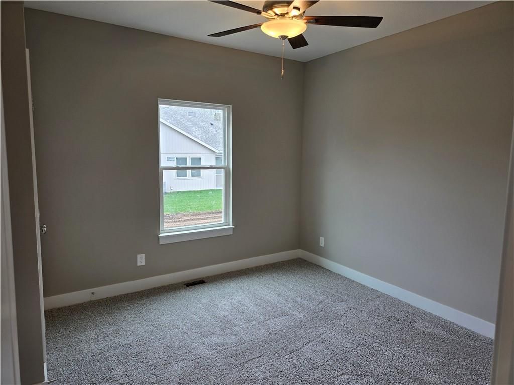 515 W Smith Street — photo 9