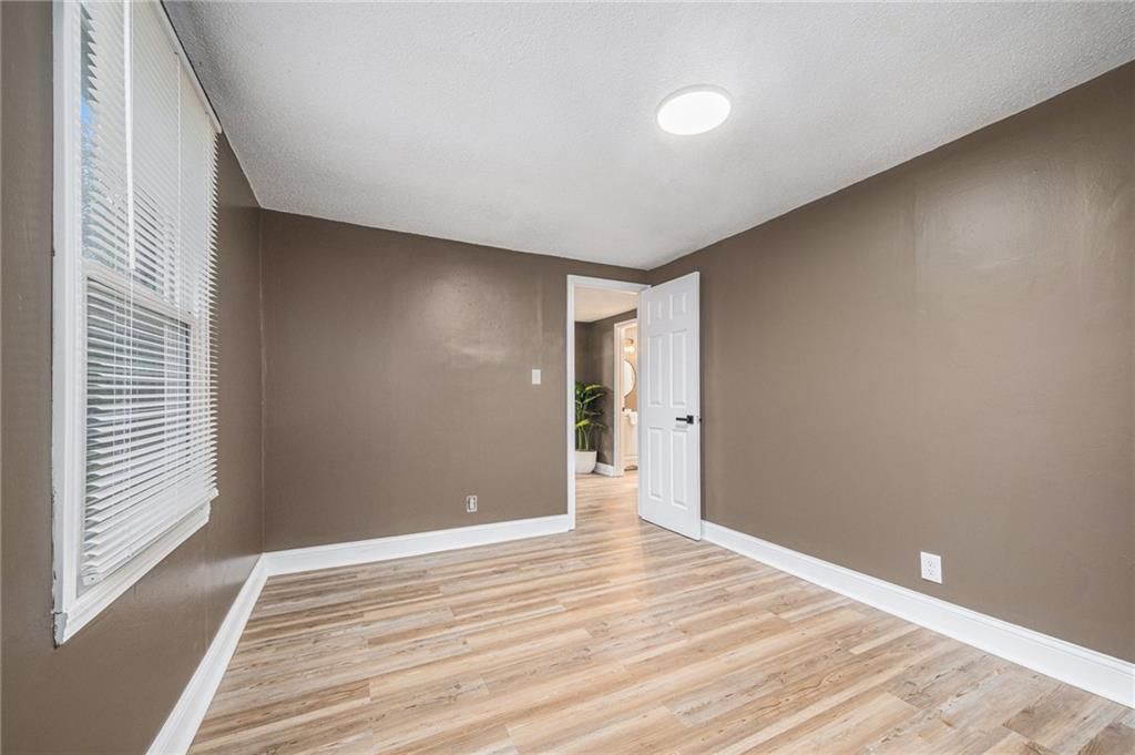 Photo 11 of 13 - 812 S Woodland Avenue