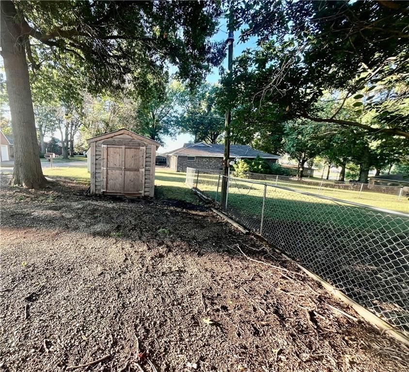 1612 Country Club Road — photo 8