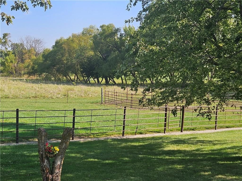 Photo 11 of 50 - 14934 Fairmount Road