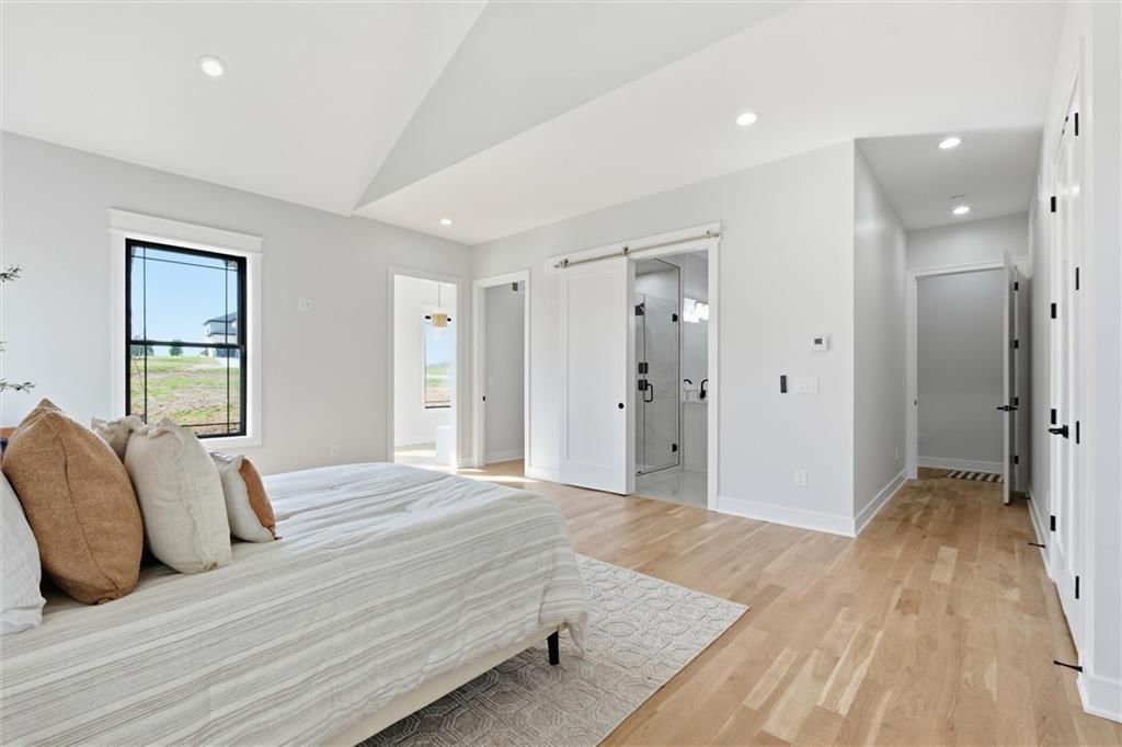 5301 N 104th Street — photo 23