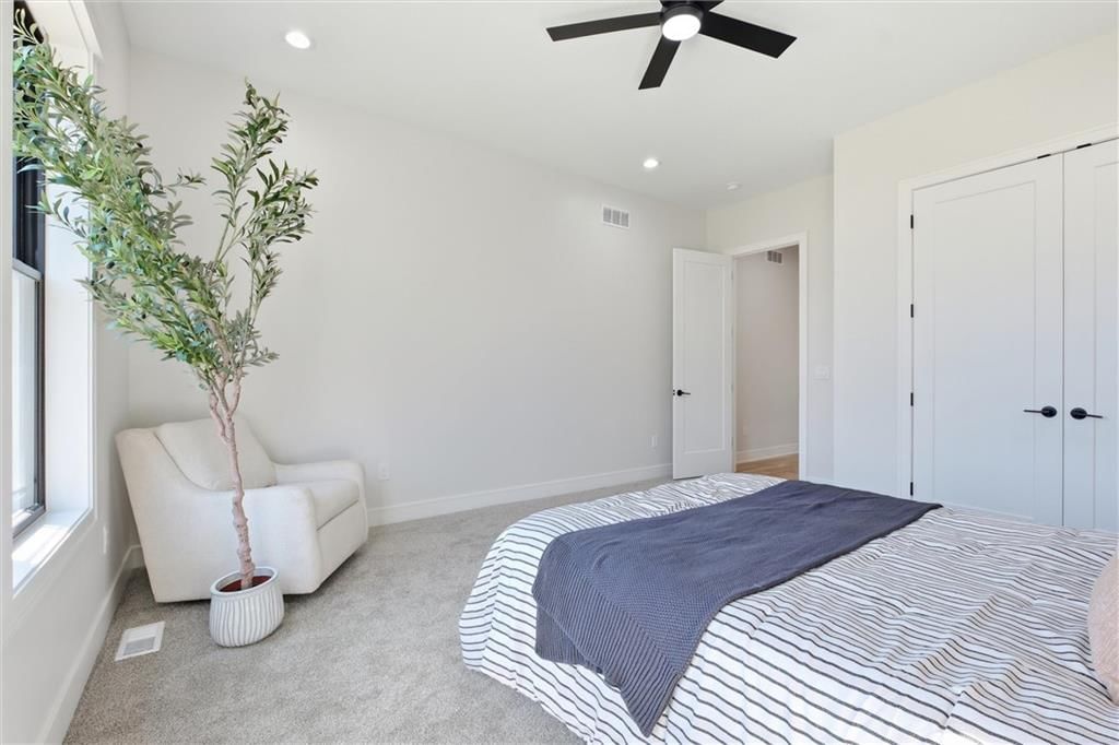 5301 N 104th Street — photo 31