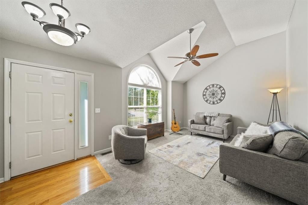 Photo 4 of 28 - 1612 Chowning Drive