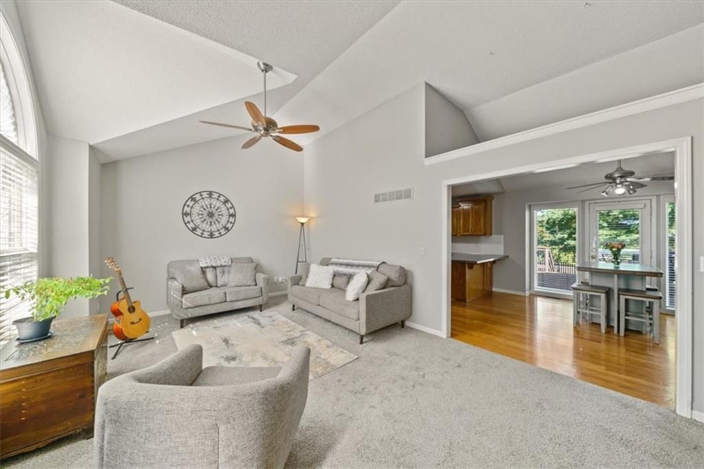 Photo 6 of 28 - 1612 Chowning Drive