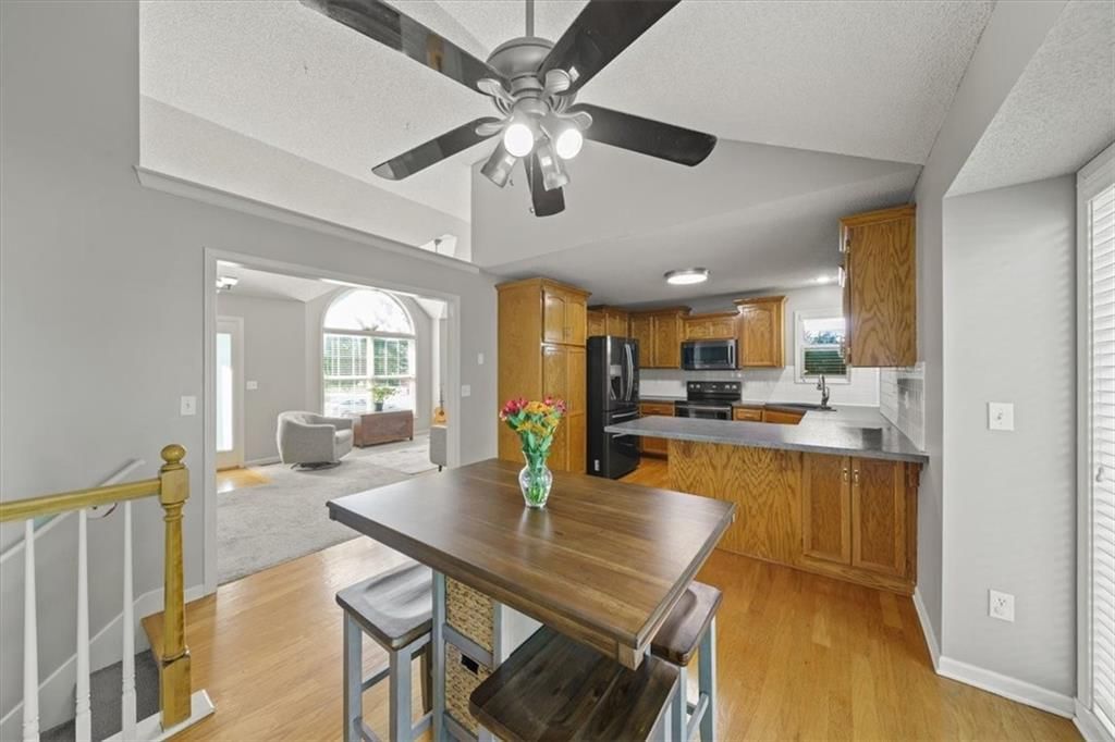 Photo 8 of 28 - 1612 Chowning Drive