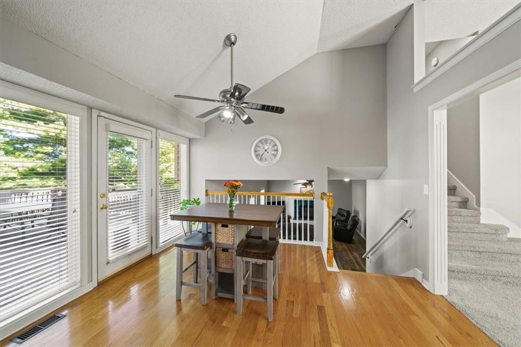 Photo 9 of 28 - 1612 Chowning Drive