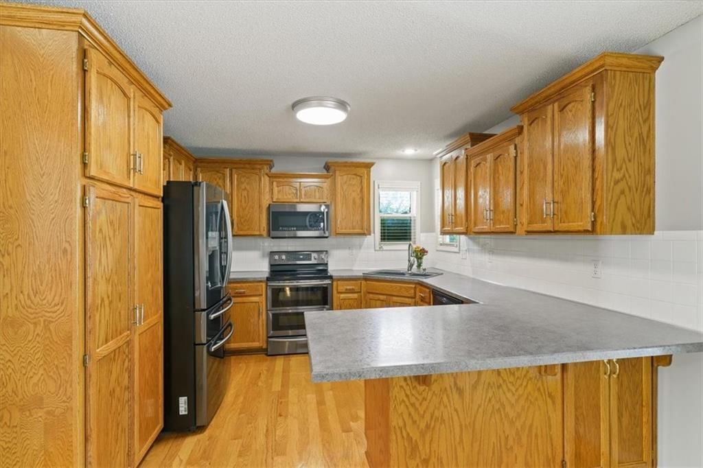 Photo 10 of 28 - 1612 Chowning Drive