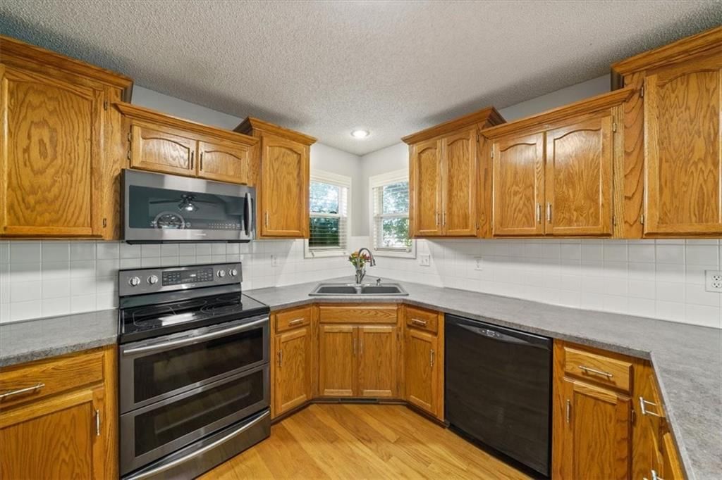 Photo 11 of 28 - 1612 Chowning Drive