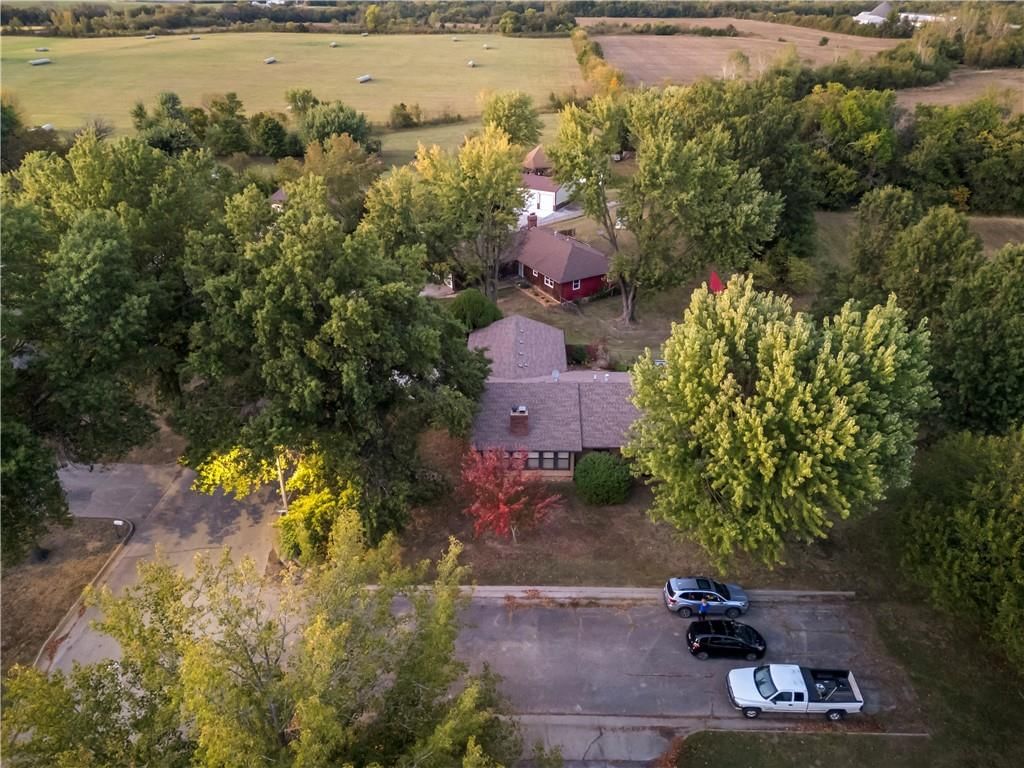 113 E Hardin Place — photo 31