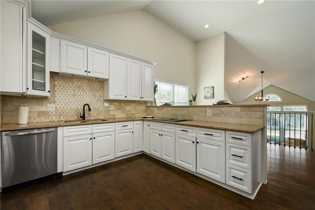Photo 11 of 27 - 16904 E 44TH Street