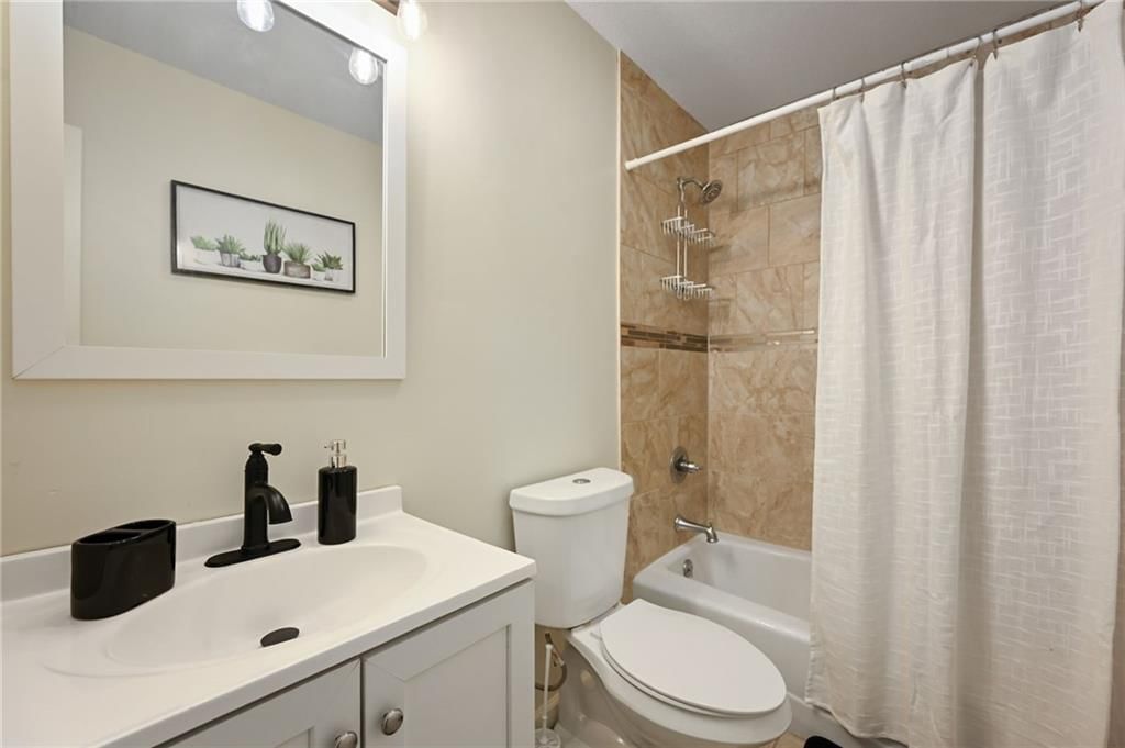 Photo 16 of 27 - 16904 E 44TH Street