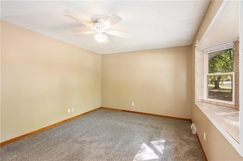Photo 5 of 27 - 7722 NE 55th Street
