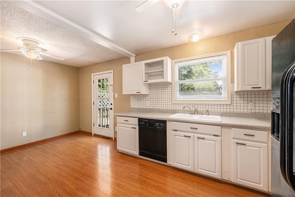 Photo 6 of 27 - 7722 NE 55th Street