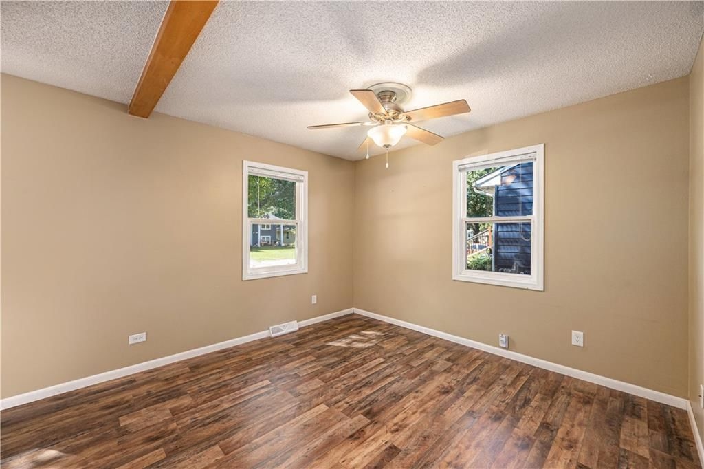 Photo 10 of 27 - 7722 NE 55th Street