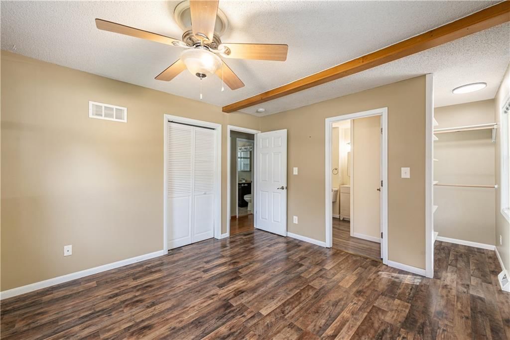 Photo 11 of 27 - 7722 NE 55th Street
