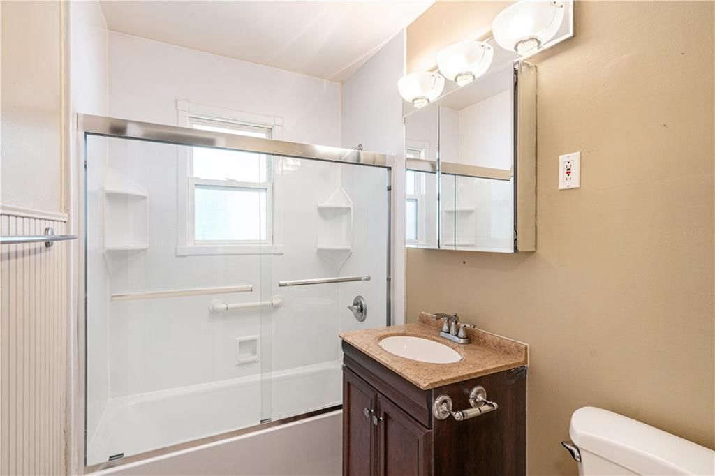Photo 14 of 27 - 7722 NE 55th Street