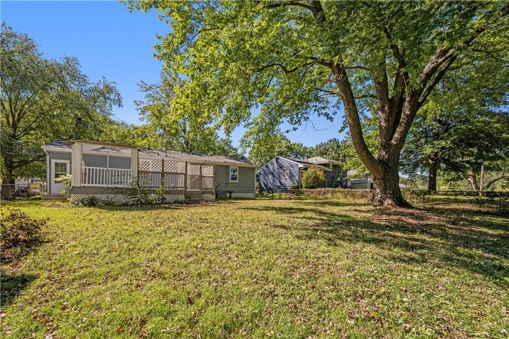 Photo 20 of 27 - 7722 NE 55th Street