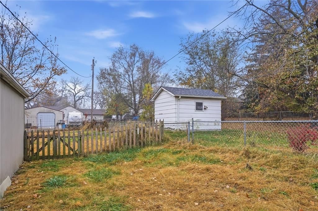218 E Kay Street — photo 22