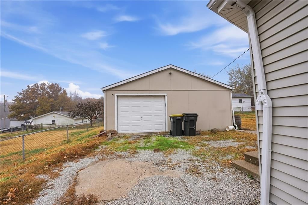 218 E Kay Street — photo 26