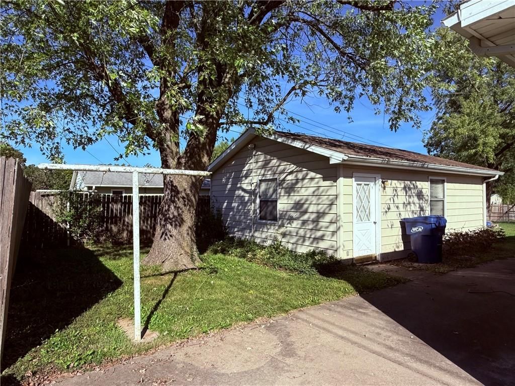 Photo 5 of 20 - 609 Summit Drive