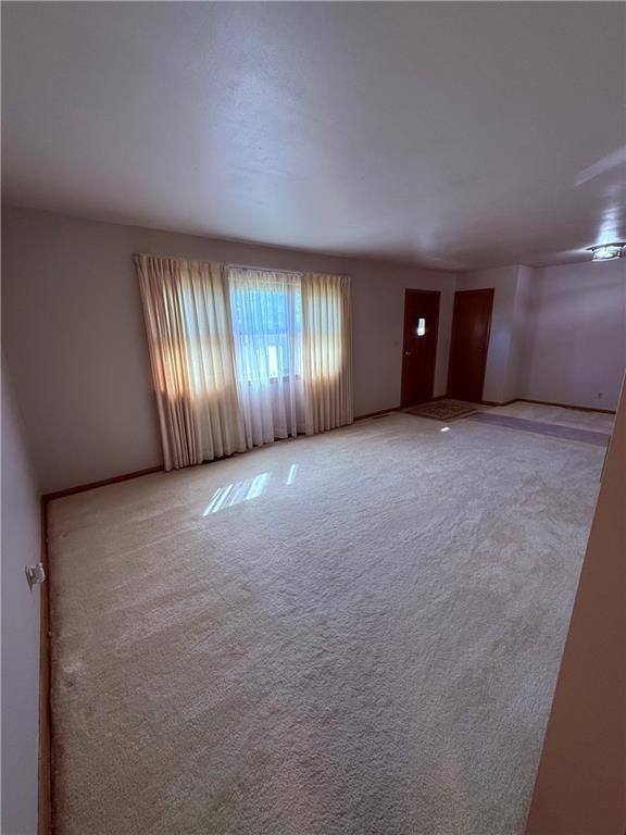 Photo 13 of 20 - 609 Summit Drive