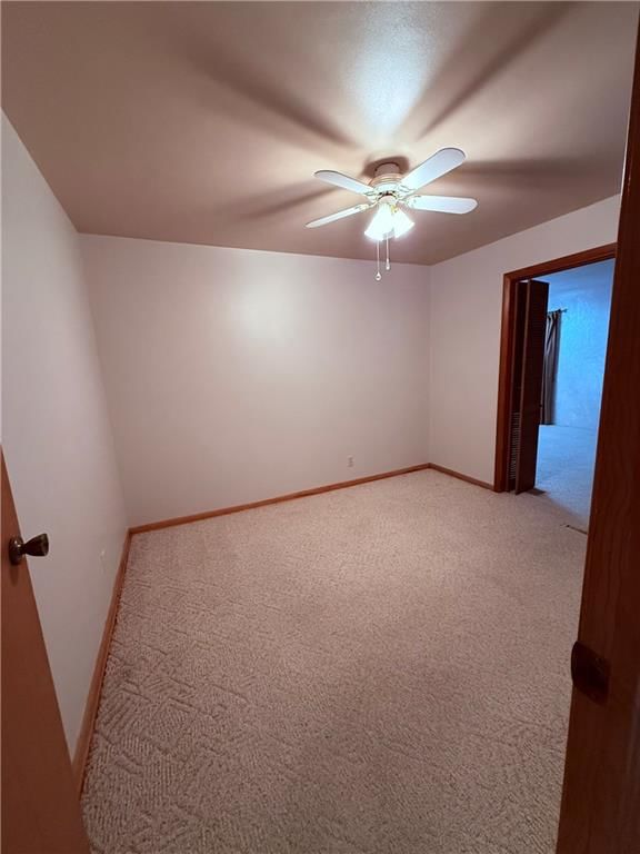 Photo 14 of 20 - 609 Summit Drive