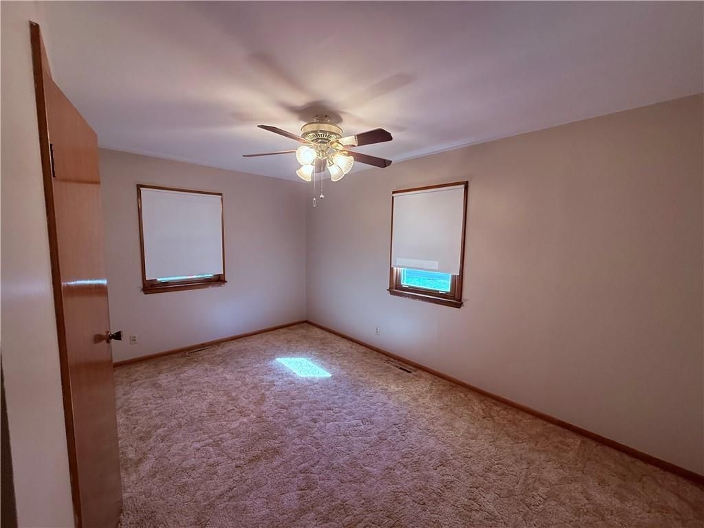 Photo 15 of 20 - 609 Summit Drive