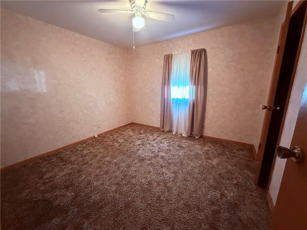 Photo 16 of 20 - 609 Summit Drive