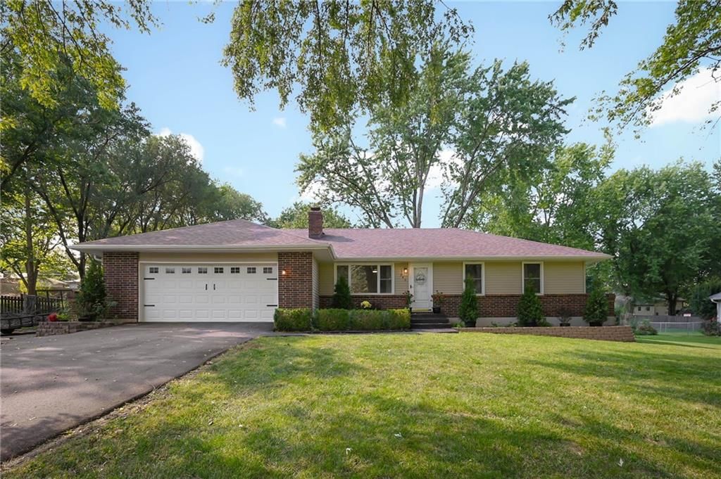 945 Glengera Drive, Peculiar, MO