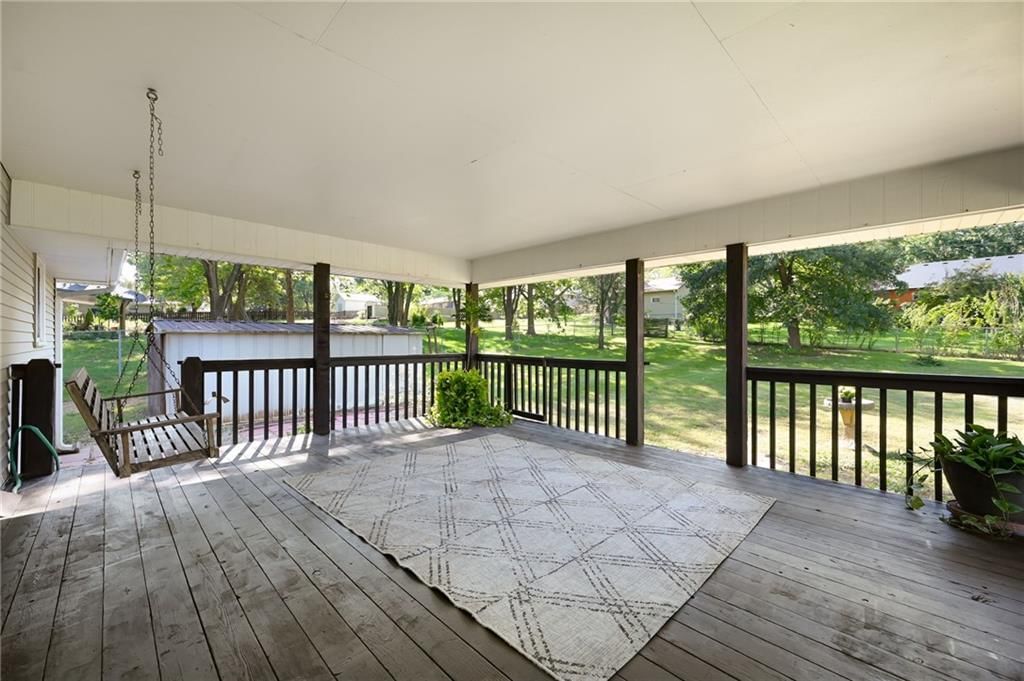 945 Glengera Drive — photo 2