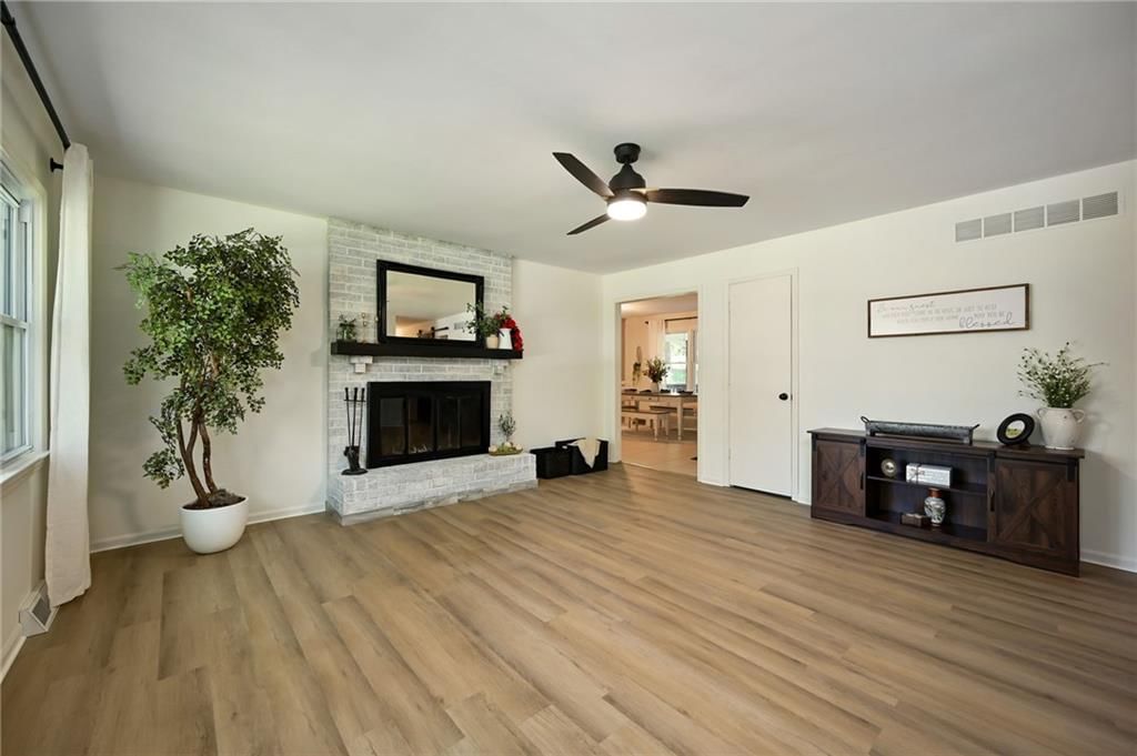 945 Glengera Drive — photo 4