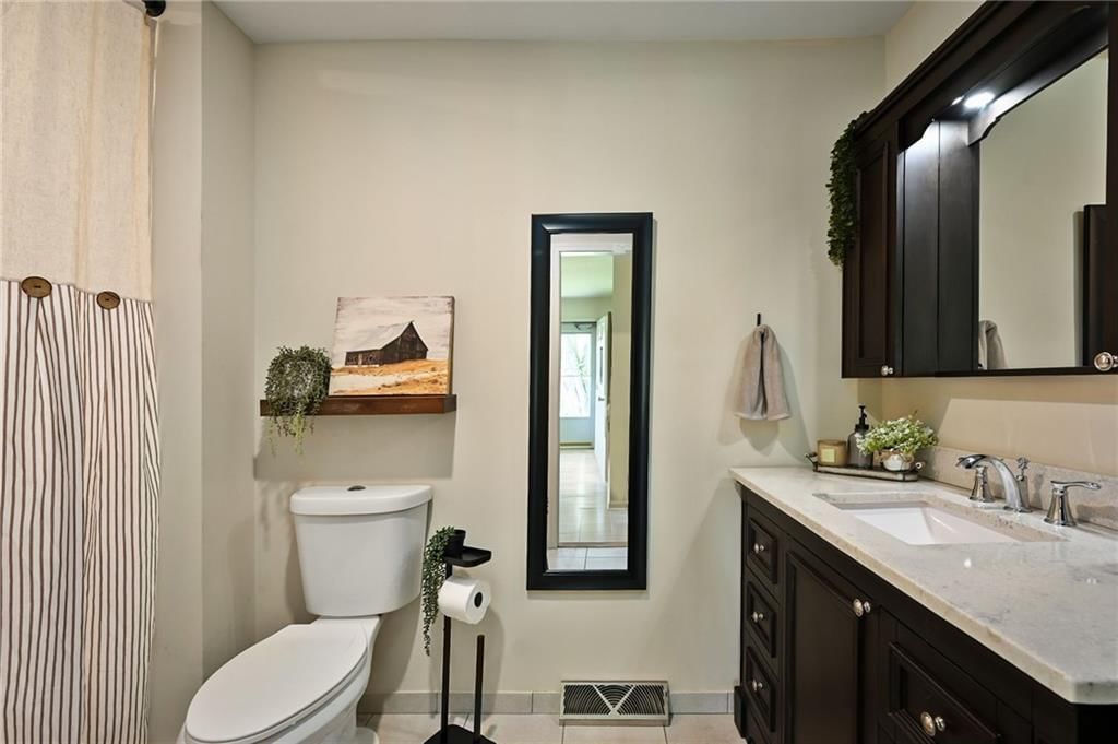 945 Glengera Drive — photo 9