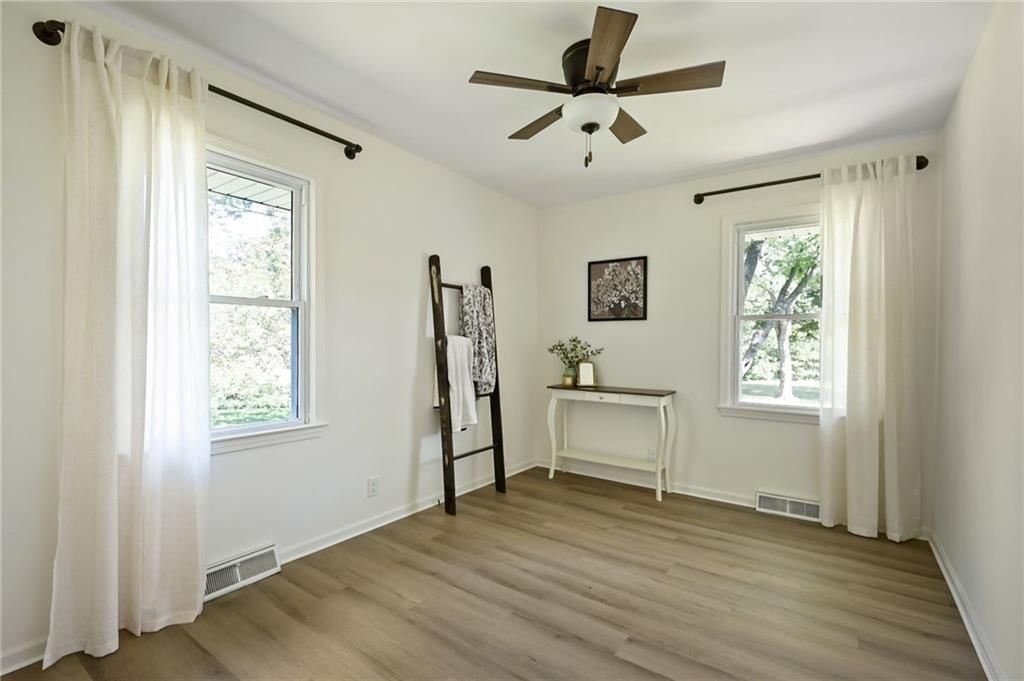 945 Glengera Drive — photo 10