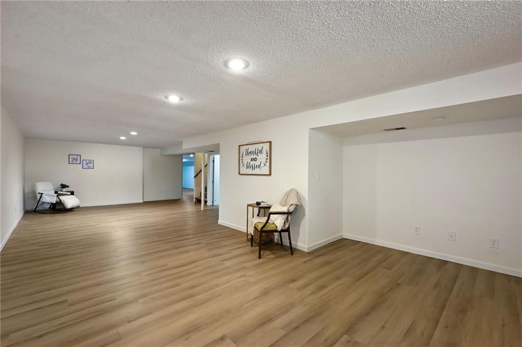 945 Glengera Drive — photo 14