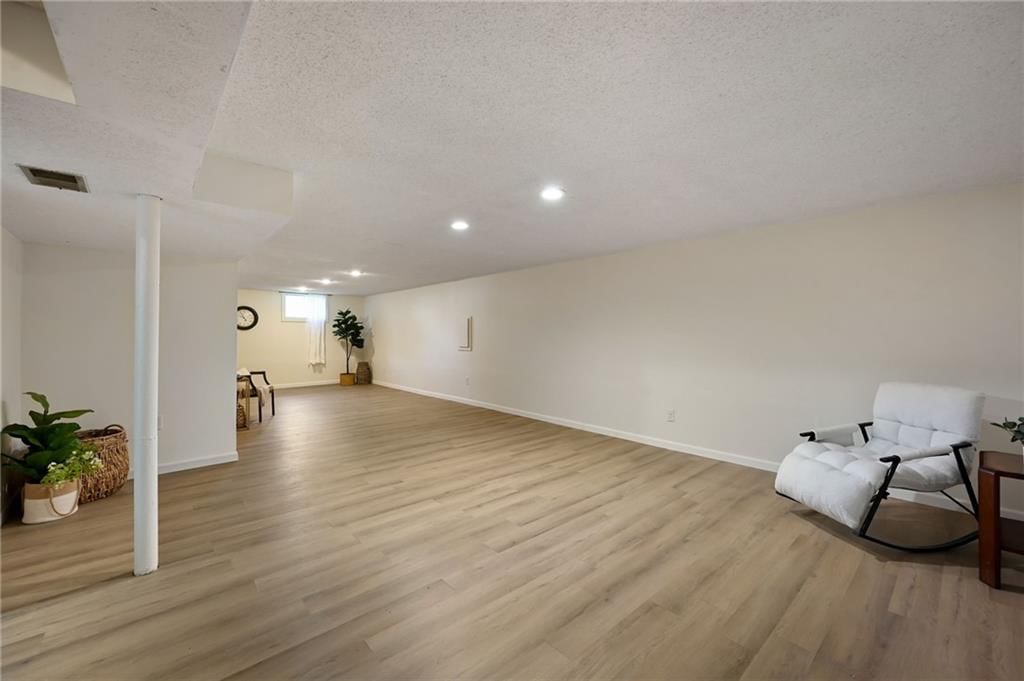 945 Glengera Drive — photo 15