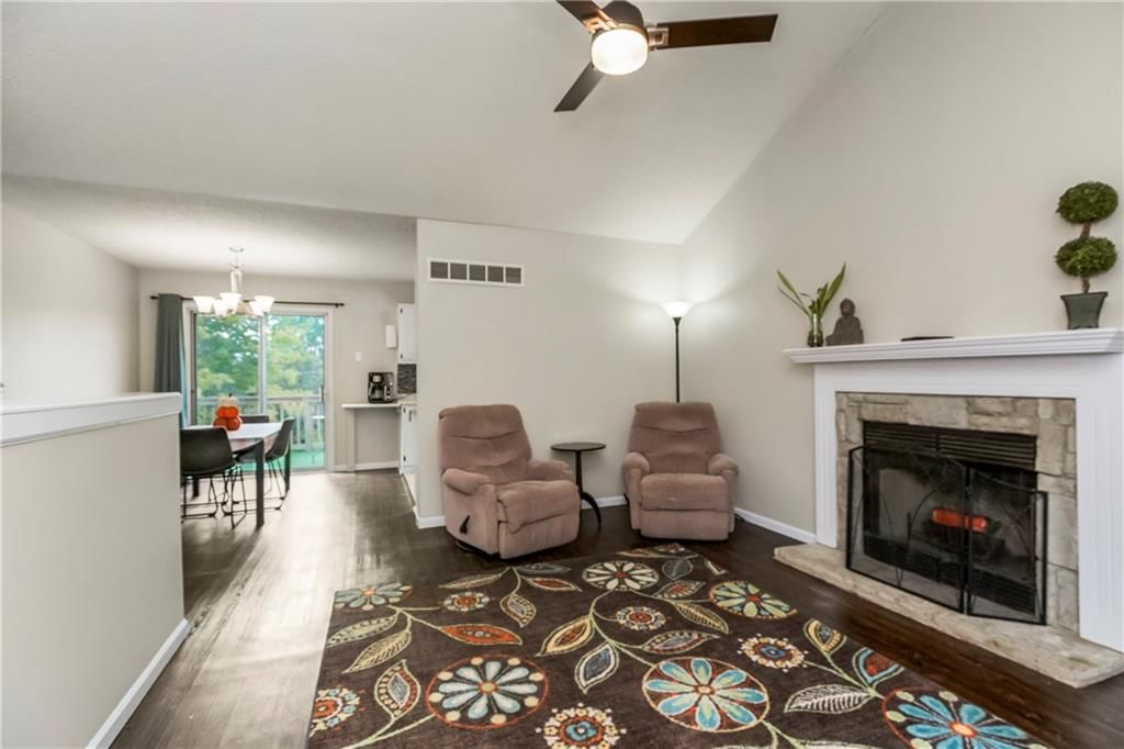Photo 3 of 37 - 700 S DEERFIELD Drive