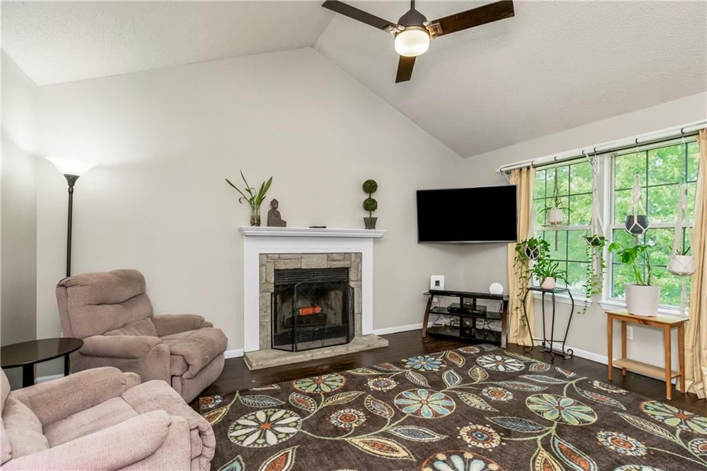 Photo 4 of 37 - 700 S DEERFIELD Drive