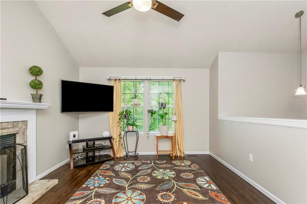 Photo 5 of 37 - 700 S DEERFIELD Drive