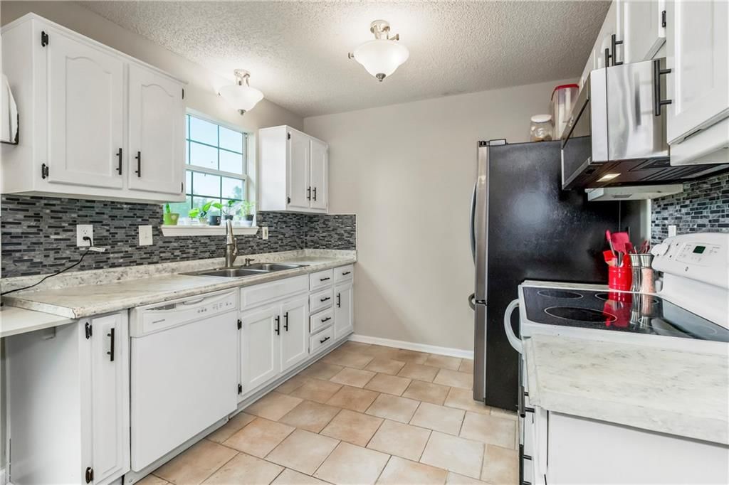 Photo 8 of 37 - 700 S DEERFIELD Drive