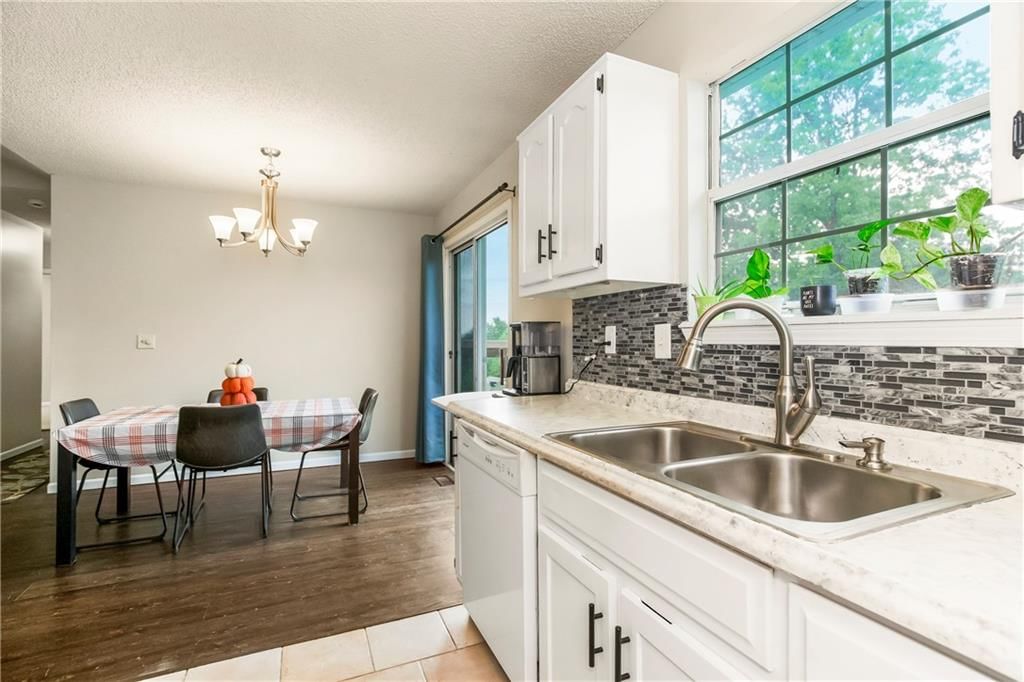 Photo 10 of 37 - 700 S DEERFIELD Drive