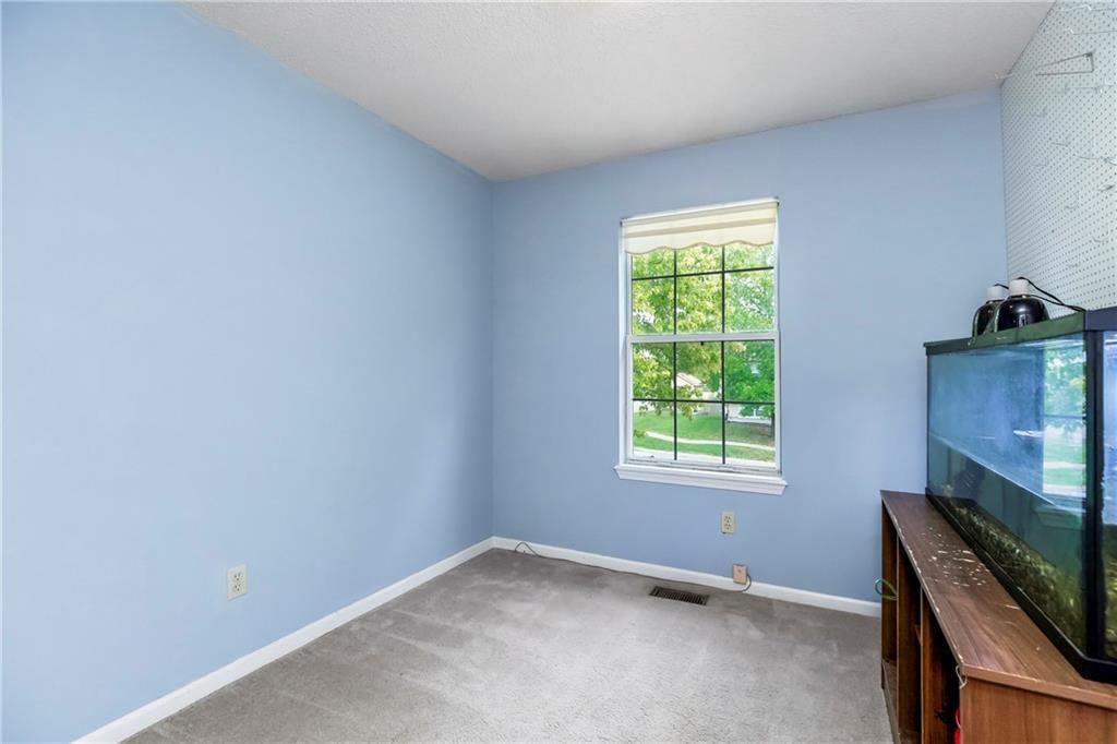 Photo 12 of 37 - 700 S DEERFIELD Drive