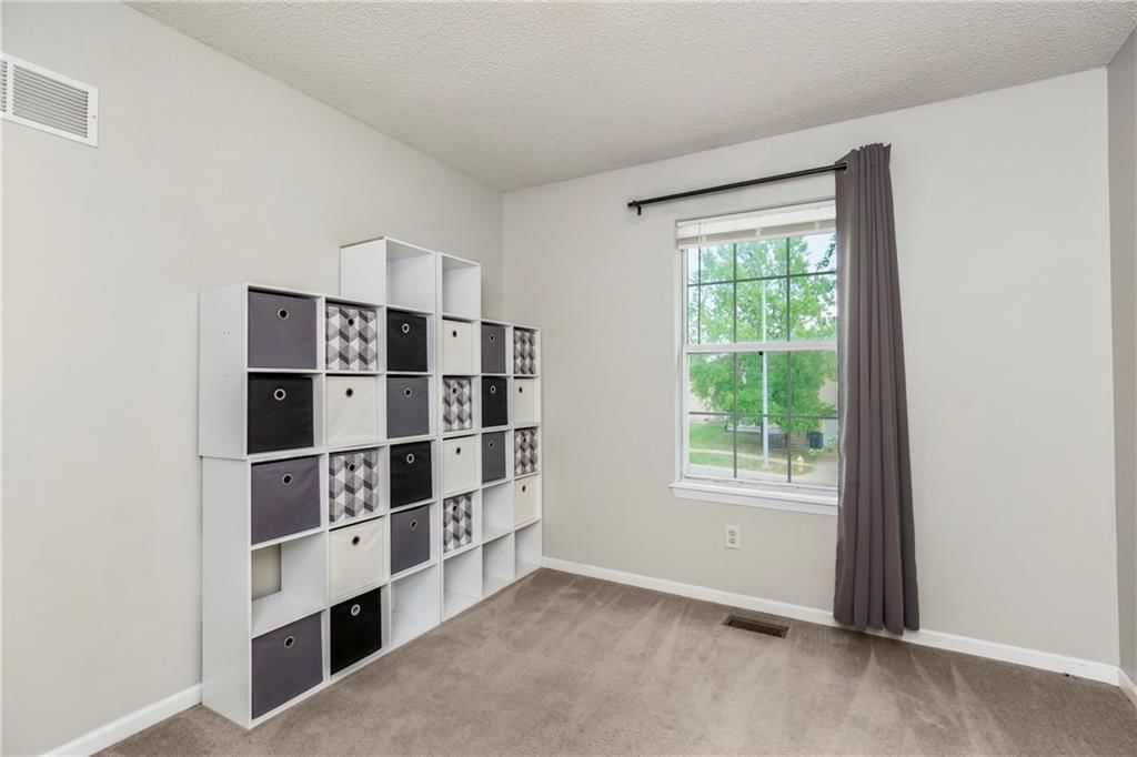 Photo 15 of 37 - 700 S DEERFIELD Drive