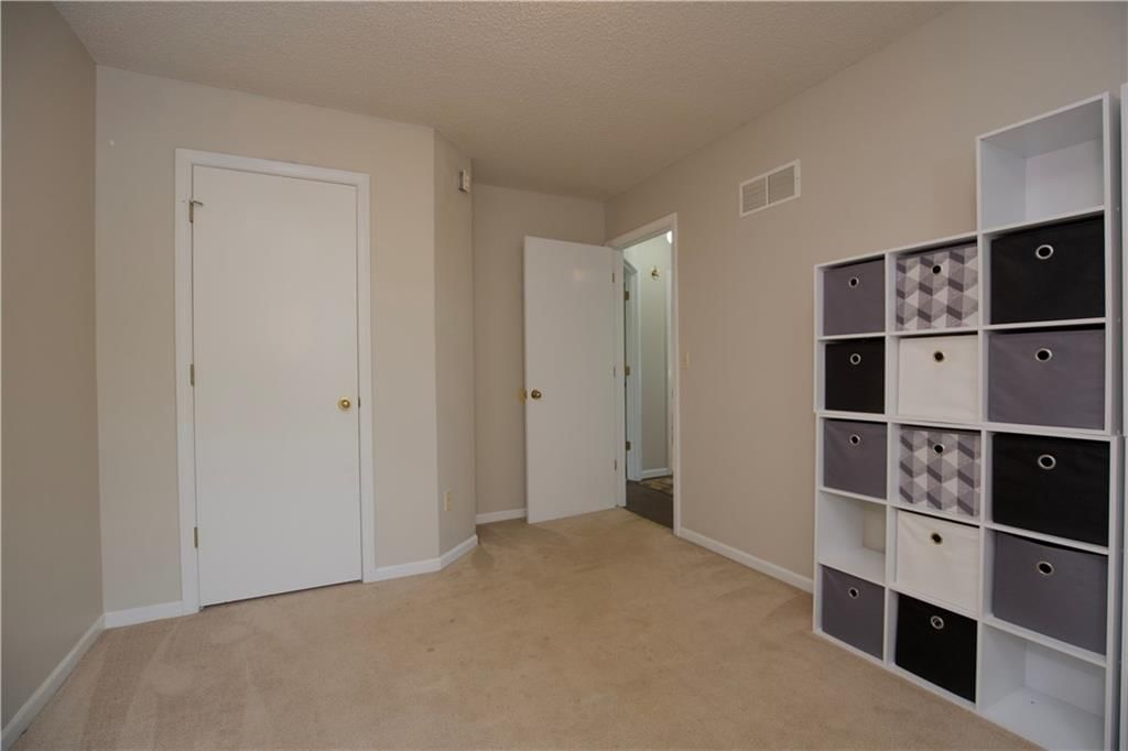 Photo 16 of 37 - 700 S DEERFIELD Drive