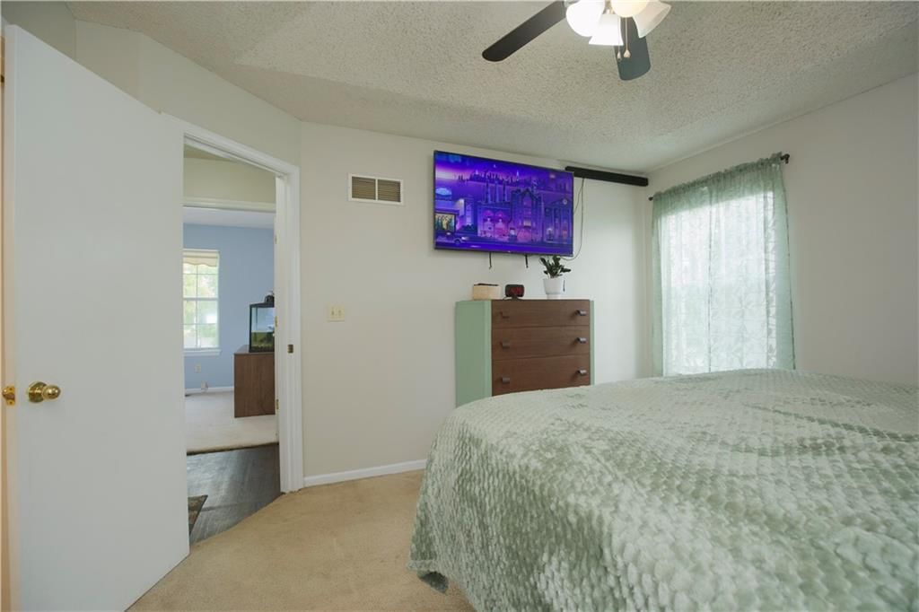 Photo 18 of 37 - 700 S DEERFIELD Drive