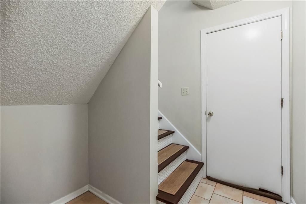 Photo 21 of 37 - 700 S DEERFIELD Drive