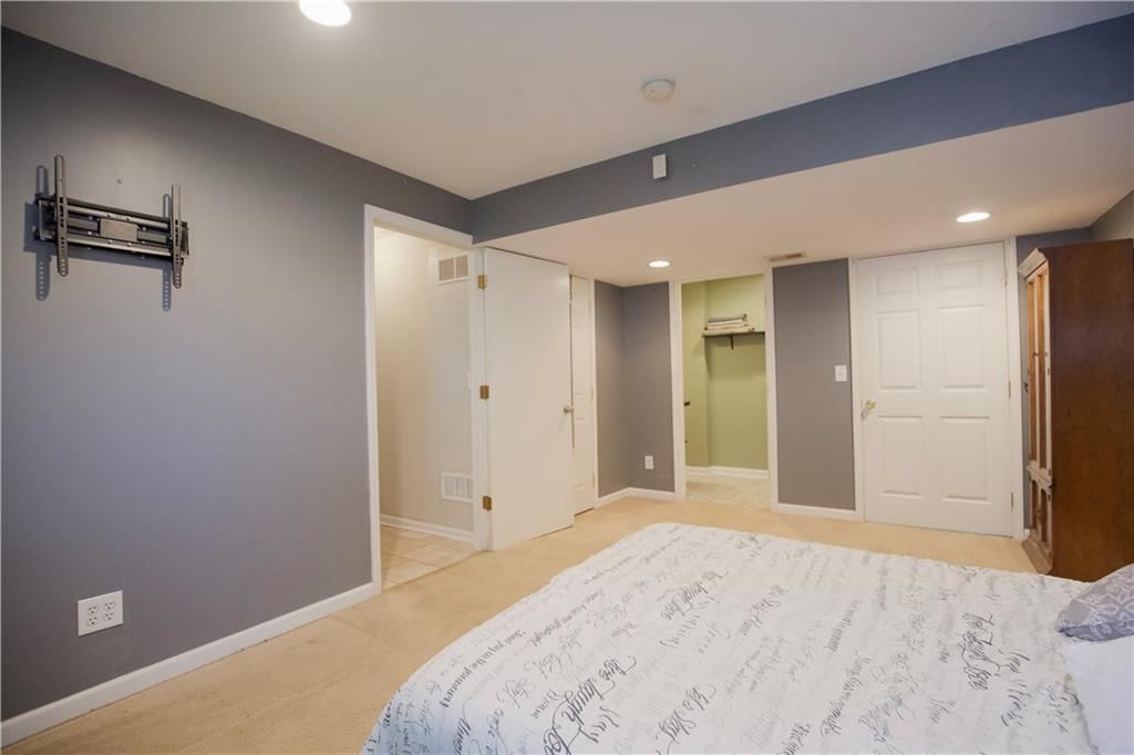 Photo 22 of 37 - 700 S DEERFIELD Drive