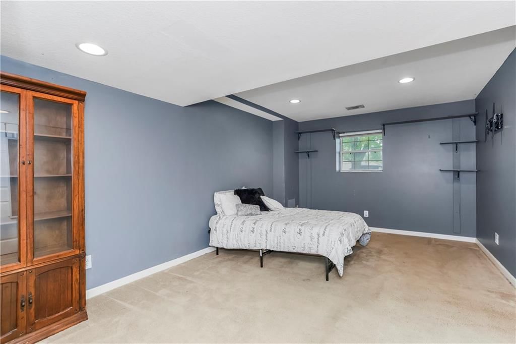 Photo 23 of 37 - 700 S DEERFIELD Drive