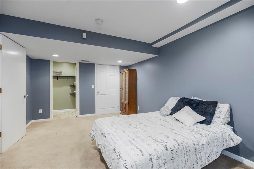 Photo 24 of 37 - 700 S DEERFIELD Drive