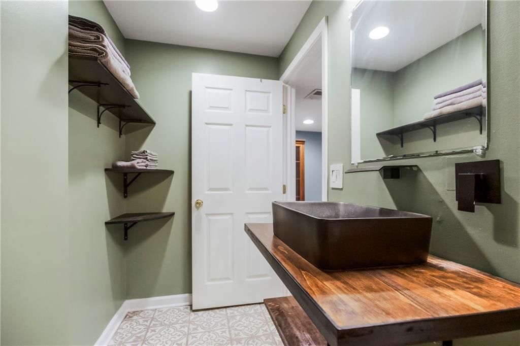 Photo 26 of 37 - 700 S DEERFIELD Drive
